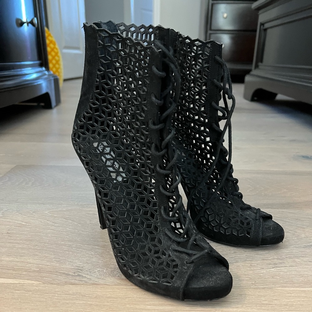 Steve Madden tie heel booties